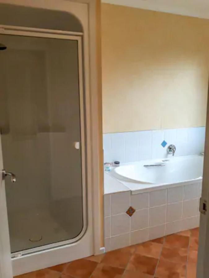 Quiet Homestay, Private Room With Own Bathroom Парапарауму Екстериор снимка